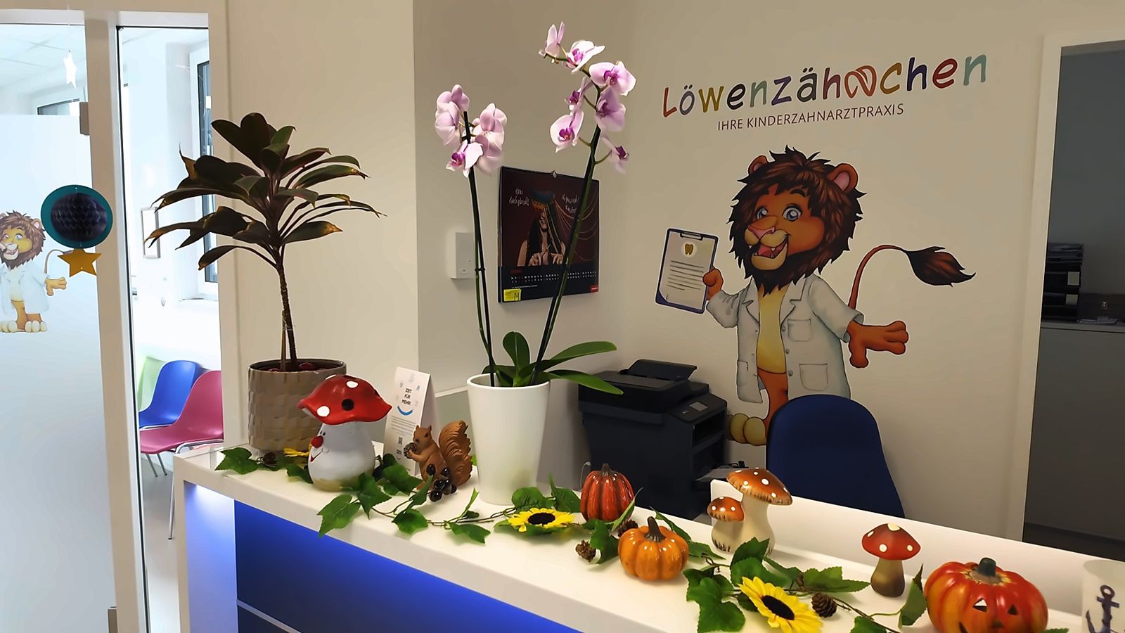 Empfang mit Löwen-Maskottchen